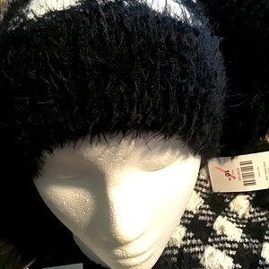 Black and white woollen hat. New never worn